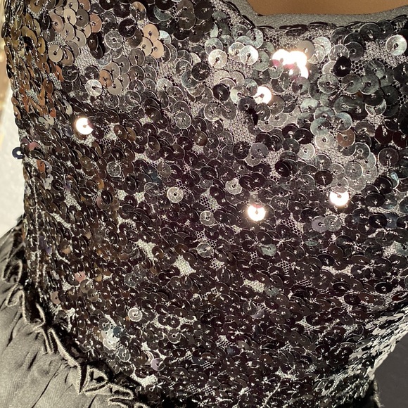 URBAN OUTFITTERS - NWT - romper shorts: sequins, mesh, zip, stretch back - S - Picture 13 of 16